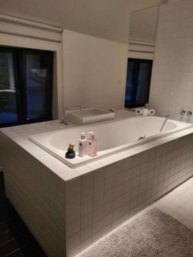 Gezellige Moderne Woning Met Zwemvijver Halle  Bagian luar foto