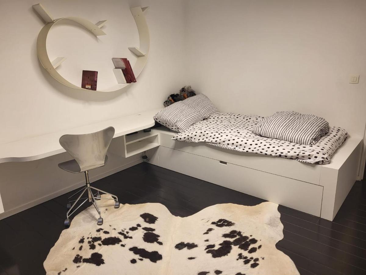 Gezellige Moderne Woning Met Zwemvijver Halle  Bagian luar foto